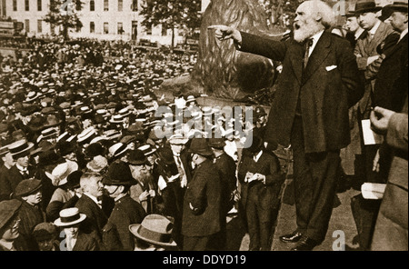 Keir Hardie anlässlich einer Friedenskundgebung auf dem Trafalgar Square, 2. August 1914.  Künstler: S und G Stockfoto