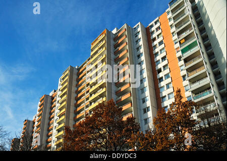 High-Rise Wohnung Wohnhaus aus den siebziger Jahren in der Satelliten-Stadt Neuperlach, München, Bayern Stockfoto