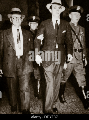 Jack "Legs" Diamant, vorübergehend in den Händen des Gesetzes in Troy, New York, USA, Juli 1931 Künstler: unbekannt Stockfoto