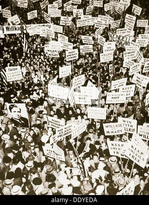 Republikanischen Anhänger außerhalb Buffalo Memorial Auditorium, New York, USA, 15. Oktober 1940. Künstler: unbekannt Stockfoto