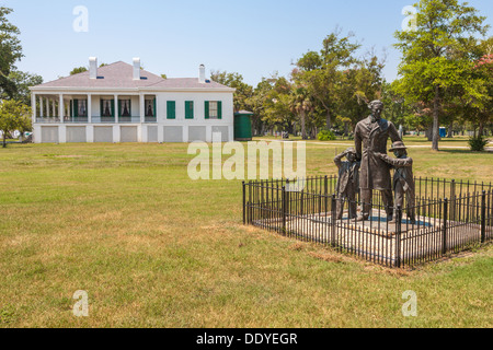 Jefferson Davis und Söhne Statue in Beauvoir Plantage, nach dem Krieg nach Hause von Präsident Jefferson Davis in Biloxi, MS Stockfoto