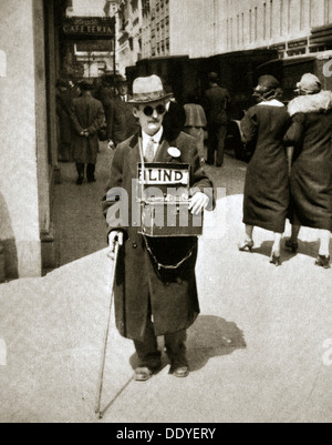 Blinder Mann betteln, Weltwirtschaftskrise, New York, USA, 1933. Künstler: unbekannt Stockfoto