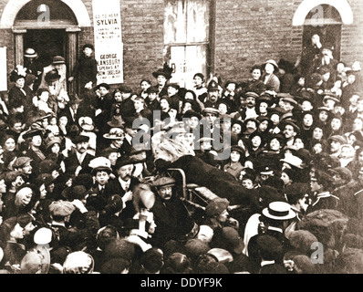 Sylvia Pankhurst, britische Frauenrechtlerin, in einer Duschliege, London, Juni 1914. Künstler: unbekannt Stockfoto