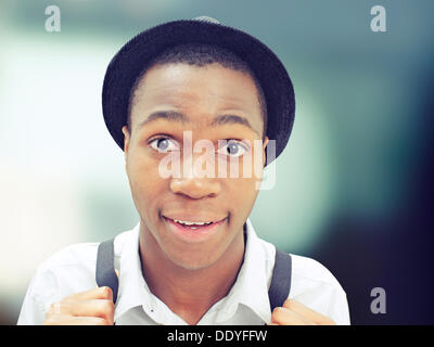 Jungen Mann mit Hut, Afro-Amerikaner, amerikanisch, freundlich lächelnd Stockfoto