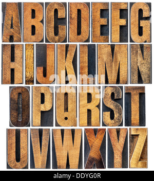 komplettes englische Alphabet - eine Collage aus 26 isolierte Vintage Holz Buchdruck Druckstöcken, zerkratzt und Flecken durch Tinte Stockfoto