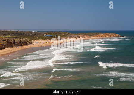 Bird Rock Lookout über Jan Juc Strand in der Nähe von Torquay in Victoria, Australien Stockfoto