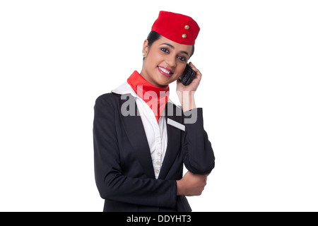 Porträt der glückliche junge Stewardess auf rufen Sie isoliert auf weißem Hintergrund Stockfoto