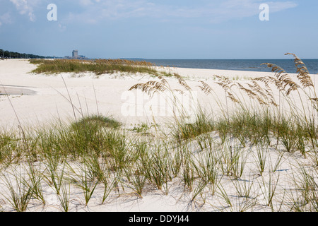 Sehafer für Erosionsschutz auf den Mann gemacht Sandstrand am Golf von Mexiko in Gulfport und Biloxi, Mississippi Stockfoto