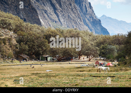 Pisco Tal Campingplatz im Nationalpark Huascarán, peruanischen Anden. Stockfoto