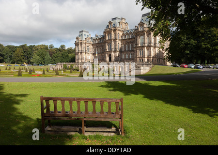 Die Bowes Museum und Gärten in Barnard Castle Teesdale County Durham UK Stockfoto