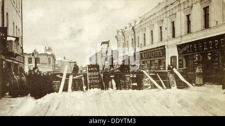 Revolutionäre Barrikaden auf Seleznevskaya Street, Moskau, Russland, während des Aufstandes im Jahre 1905. Artist: Unbekannt Stockfoto