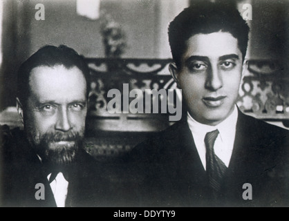 Komponisten Nikolaj Mjaskowski und Aram Chatschaturjan, 1933. Artist: Unbekannt Stockfoto