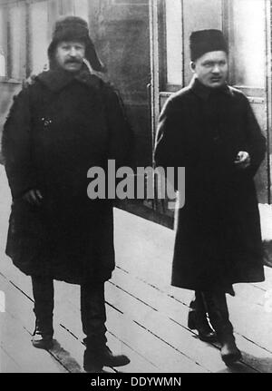 Sowjetischer Führer Joseph Stalin und Sergei Kirov, Moskau, UdSSR, 1928. Künstler: Anon Stockfoto