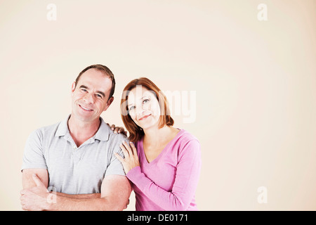 Paar lächelnd Stockfoto