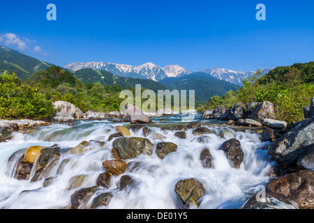 Matsu Fluss Hakuba Bergkette der Präfektur Nagano Stockfoto