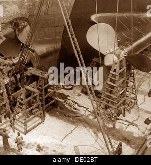 Southampton White Star Line RMS Olympic im Trockendock frühen 1900er Jahren Stockfoto