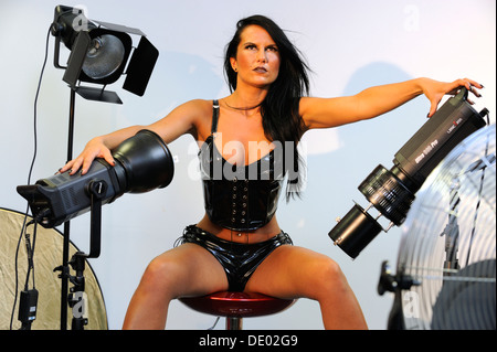 Ein Studio Art und Weisemodell tragen PVC outfits Stockfoto