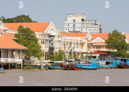 Boote in den Hafen von Cai Be, am Mekong River, Mekong-Delta, Vietnam, Asien Stockfoto