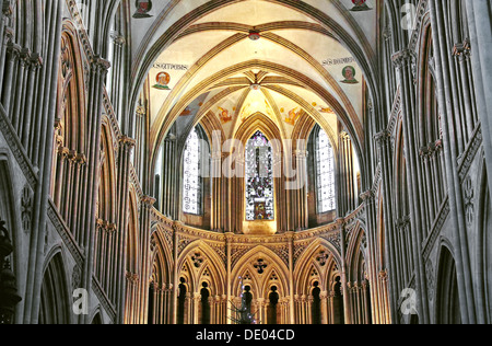 Im Inneren der Kathedrale in Bayeux. Normandie. Frankreich Stockfoto