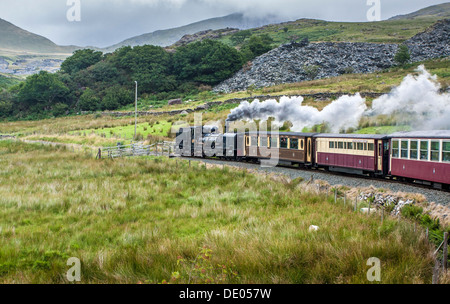 NG/G16 Nr. 87 Beyer-Garratt-Lokomotive auf der Welsh Highland Railway zwischen Portmadoc und Caernarfon Wales Stockfoto