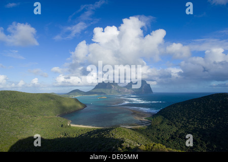 Blick über die Lagune in Richtung Mount Gower und Mount Lidgbird, Lord-Howe-Insel, New South Wales, Australien Stockfoto