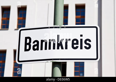 Zeichen, Bannkreis, Deutsch für "keine-Protest-Zone", vor dem Bundesministerium für Umwelt, Naturschutz und Stockfoto