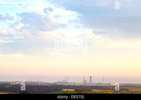 Sellafield Atomkraftwerk im Abendlicht mit dem Meer hinter Cumbria England Vereinigtes Königreich Großbritannien Stockfoto