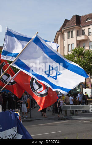 Nationalflaggen der Israel, Kundgebung gegen den Al-Quds-Tag, Protest gegen Antisemitismus und Islamismus auf 18.08.2012 Stockfoto