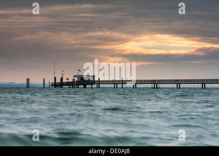 Der Pier bei Sonnenaufgang in Altnau am Bodensee, Kanton Thurgau, Schweiz, Europa, PublicGround Stockfoto