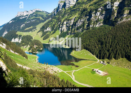 Seealpsee-See im Großraum Alpstein, Appenzell Innerrhoden, Appenzell Rhodes, Innerschweiz, Europa, PublicGround Stockfoto