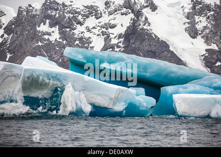 Blaue Eisberg aus South Orkneys, Laurie Island, Washington Straße, Antarktis, Südlicher Ozean Stockfoto