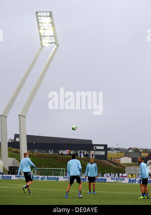 Tórshavn, Färöer. 09. September 2013. Deutschlands Spieler während einer Trainingseinheit der deutschen Fußball-Nationalmannschaft im Torsvollur Stadion in Tórshavn, Färöer, 9. September 2013. Deutschland spielt Färöer Inseln für ein WM-Qualifikationsspiel am 10. September. Foto: Thomas Eisenhuth/Dpa/Alamy Live News Stockfoto