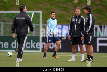 Tórshavn, Färöer. 09. September 2013. Deutschlands Miroslav Klose (C) während einer Trainingseinheit der deutschen Fußball-Nationalmannschaft im Torsvollur Stadion in Tórshavn, Färöer, 9. September 2013. Deutschland spielt Färöer Inseln für ein WM-Qualifikationsspiel am 10. September. Foto: Thomas Eisenhuth/Dpa/Alamy Live News Stockfoto