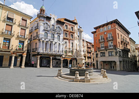 Brunnen in Plaza de Carlos Castel oder Plaza del Torico, PublicGround, Teruel, Aragon, Spanien, Europa Stockfoto