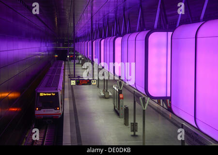 Lichtinstallation in der u-Bahnstation ist "HafenCity Universität" der Hamburger u-Bahnlinie U4, Betreiber und Entwickler Stockfoto