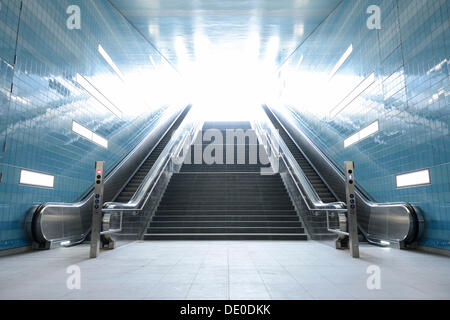 Treppe der u-Bahnstation "Ueberseequartier" der Hamburger u-Bahnlinie U4, Betreiber und Entwickler ist der Hamburger Stockfoto