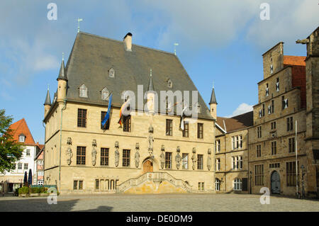 Osnabrück Rathaus mit der alten Waage Haus am Marktplatz Stockfoto