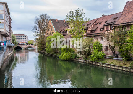 Häuser entlang dem Fluss Pegnitz, Nürnberg, mittlere Franken, Bayern Stockfoto