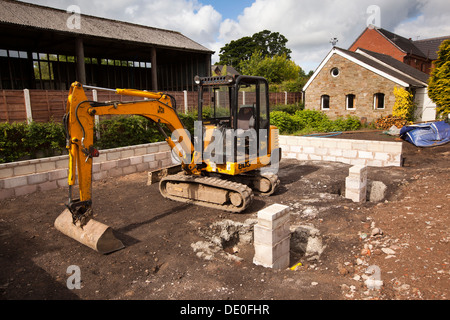 Selbstbau-Haus, Website, JCB Bagger Bodenplatte Basis vorbereiten Vorbereitung Stockfoto