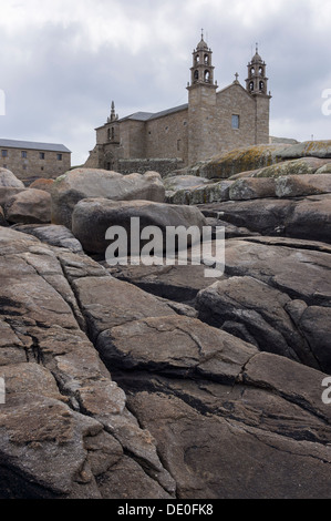 Kirche von Nuestra Señora De La Barca (unserer lieben Frau des Bootes), entlang der Klippen der Küste des Todes in Muxia Stockfoto