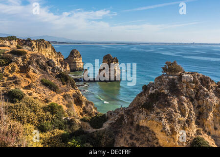 Blick auf Praia Camilo von Ponta da Piedade, Küstenlandschaft aus gesehen Stockfoto