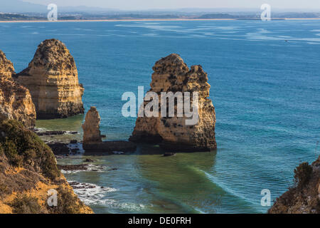 Blick auf Praia Camilo von Ponta da Piedade, Küstenlandschaft aus gesehen Stockfoto