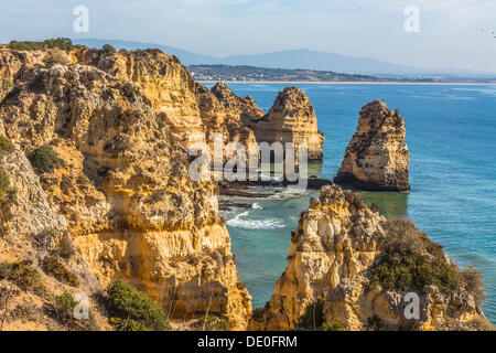 Blick auf Praia Camilo von Ponta da Piedade, Küstenlandschaft aus gesehen Stockfoto