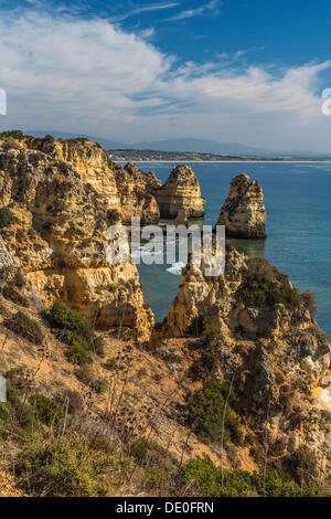 Blick auf Praia Camilo von Ponta da Piedade, Küstenlandschaft aus gesehen Stockfoto