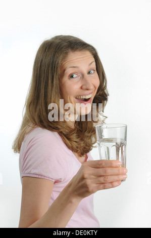Junge Frau mit einem Glas Wasser Stockfoto