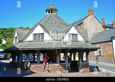 16. Jahrhundert Garn Markt, High Street, Dunster, Somerset, England, Vereinigtes Königreich Stockfoto