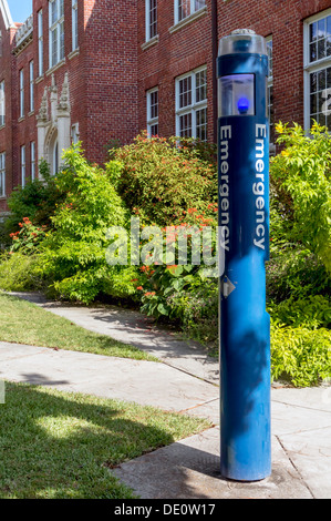 Blaue Campus-Notruf-Station. Stockfoto