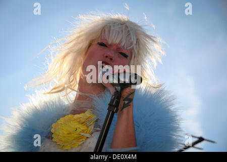 Mieze Katz, Frontfrau von MIA, die live während der auf die Dächer Festival 2012, Berlin Stockfoto