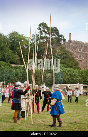 Der "Berkeley Scharmützel" mittelalterliche Reenactments auf Berkeley Castle in der Nähe von Gloucester wo der 500. Jahrestag der Schlacht von F Stockfoto