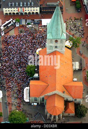 Aerial picture, public screening, Football World Cup 2010, the match Germany vs Australia 4-0 being shown in front of St. Paul's Stockfoto